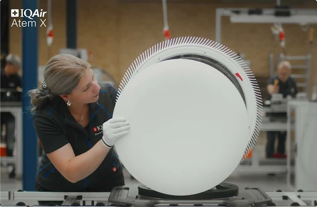 IQAir-Atem-X-LivingRoomwCouch 1 (1)