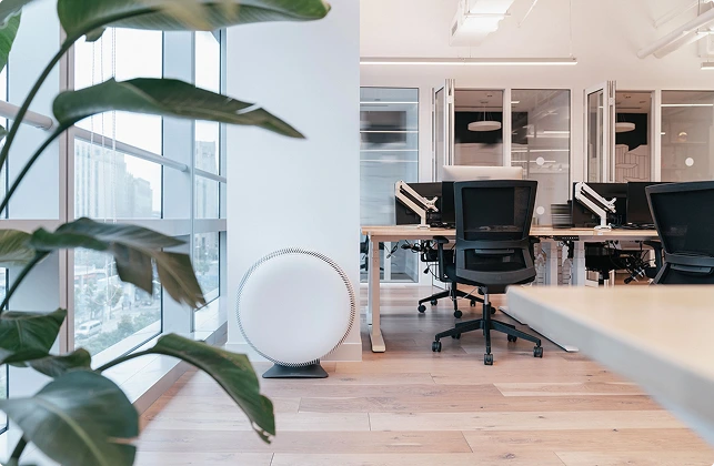 IQAir-Atem-X-LivingRoomwCouch 1 (2)