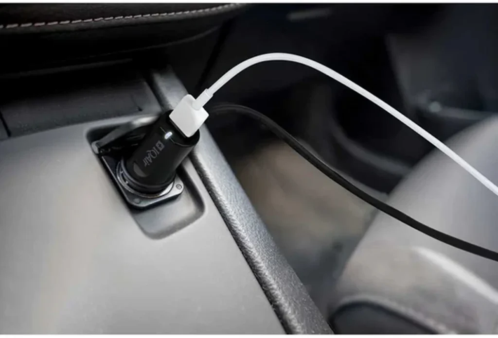 IQAir-Atem-X-LivingRoomwCouch 1-2